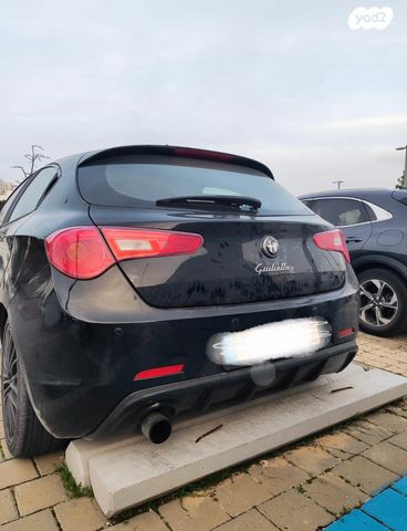 מודעת רכב אלפא רומיאו ג'ולייטה