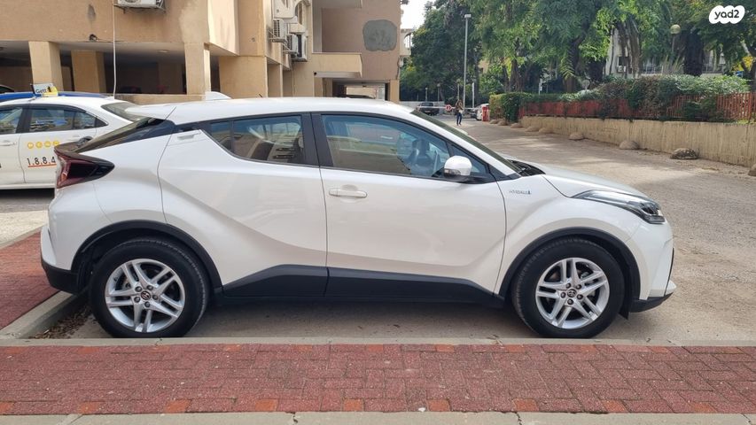 מודעת רכב טויוטה C-HR