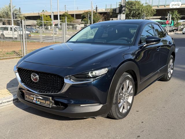 מודעת רכב מאזדה CX-30