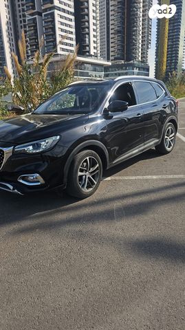 מודעת רכב אם ג'י EHS PHEV