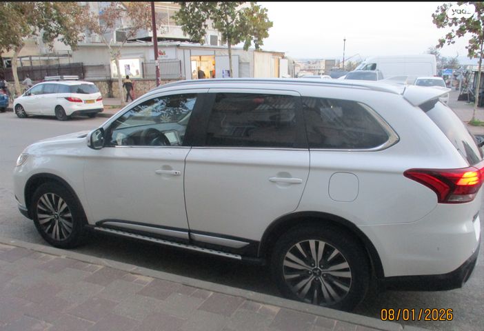 מיצובישי אאוטלנדר