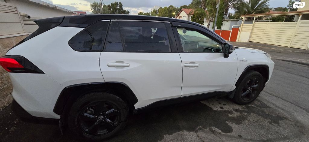 טויוטה RAV4