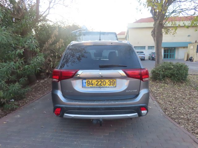 מיצובישי אאוטלנדר