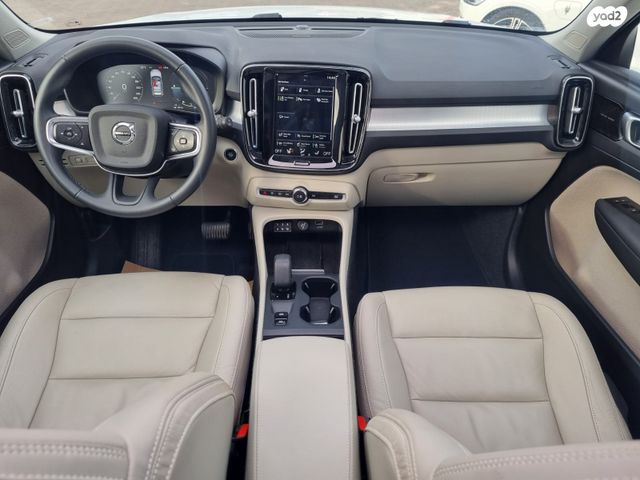 וולוו XC40