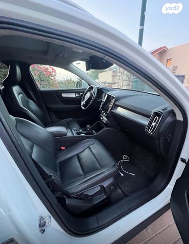 וולוו XC40
