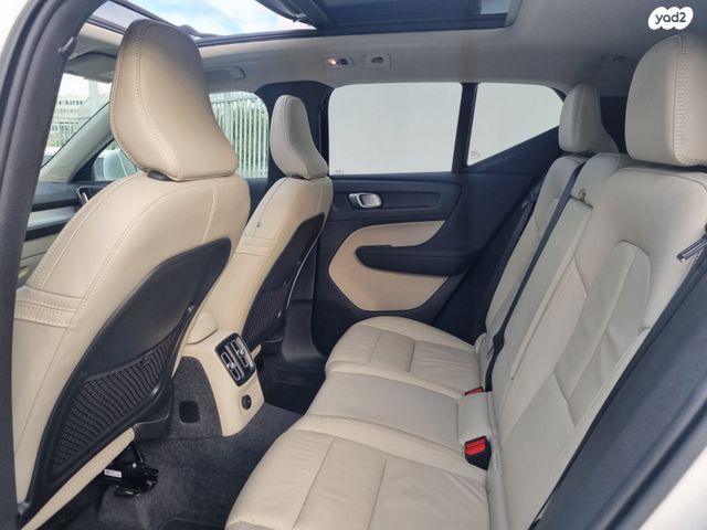 וולוו XC40