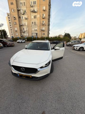 מודעת רכב מאזדה CX-30