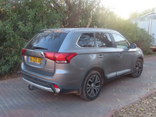 מיצובישי אאוטלנדר