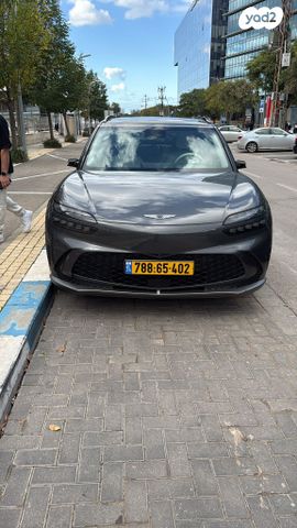 מודעת רכב ג'נסיס GV60