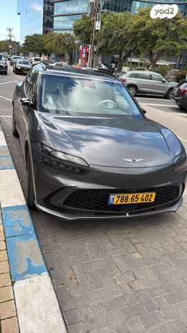 מודעת רכב ג'נסיס GV60
