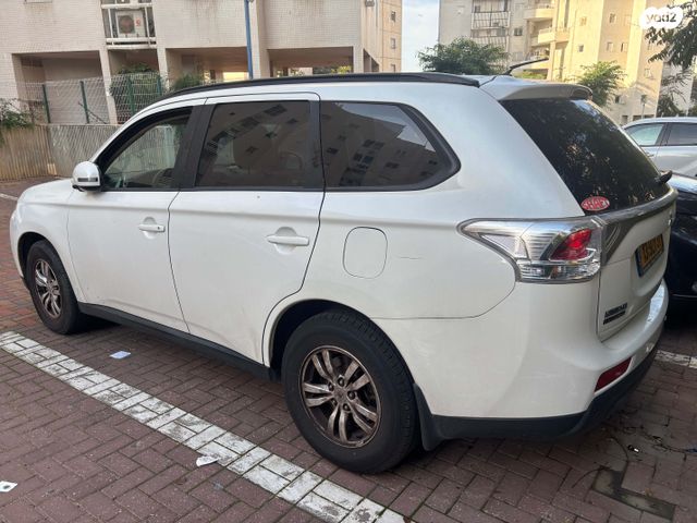 מיצובישי אאוטלנדר