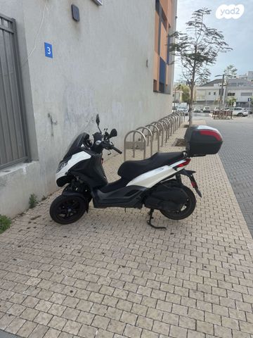 פיאג'ו MP3 300 HPE 