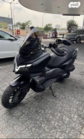 מודעת רכב סאן יאנג ADX 300