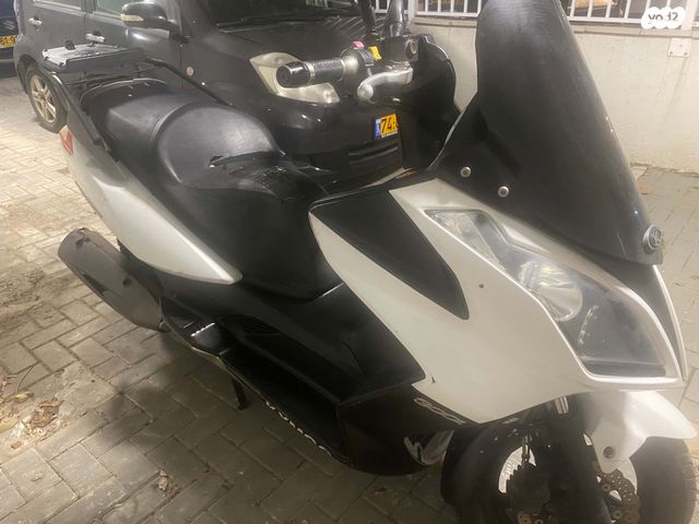 קימקו דאון-טאון 300