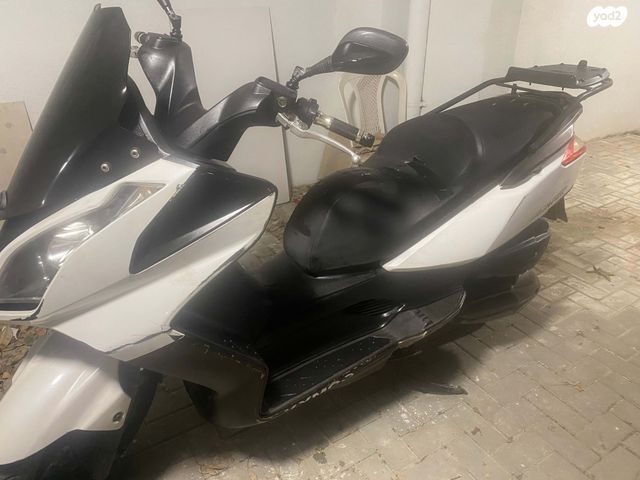 קימקו דאון-טאון 300