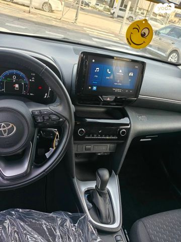 טויוטה יאריס קרוס