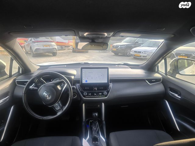 טויוטה קורולה קרוס