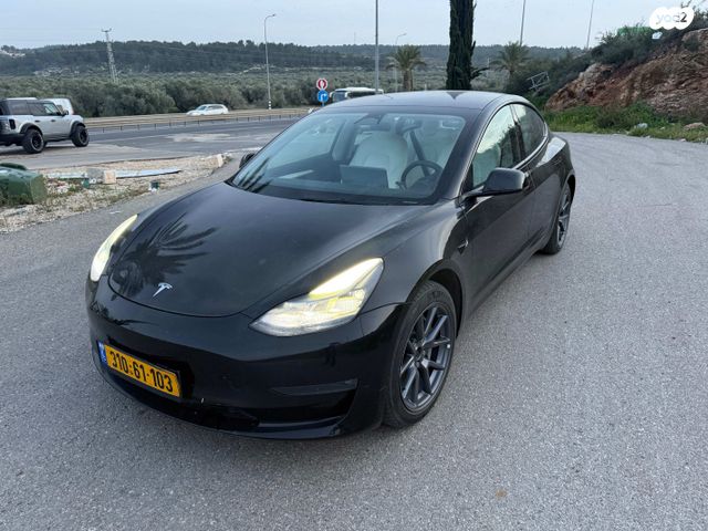 מודעת רכב טסלה מודל 3