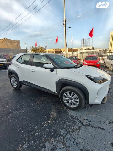 טויוטה יאריס קרוס