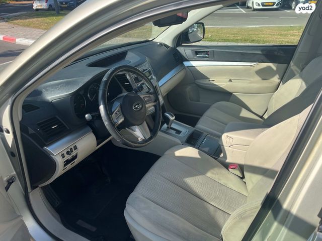 סובארו B4/לגאסי