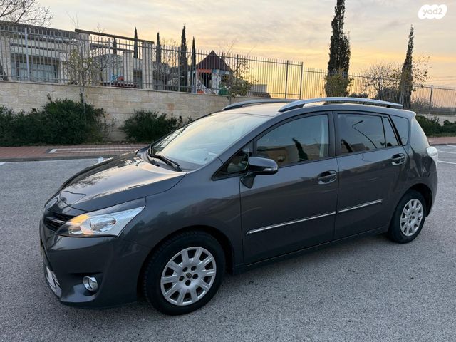 מודעת רכב טויוטה ורסו