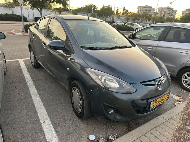מודעת רכב מאזדה 2