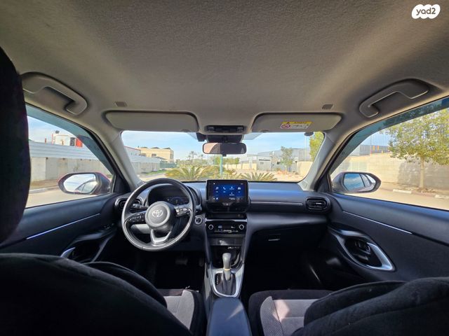 טויוטה יאריס קרוס