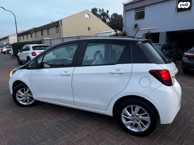 טויוטה יאריס