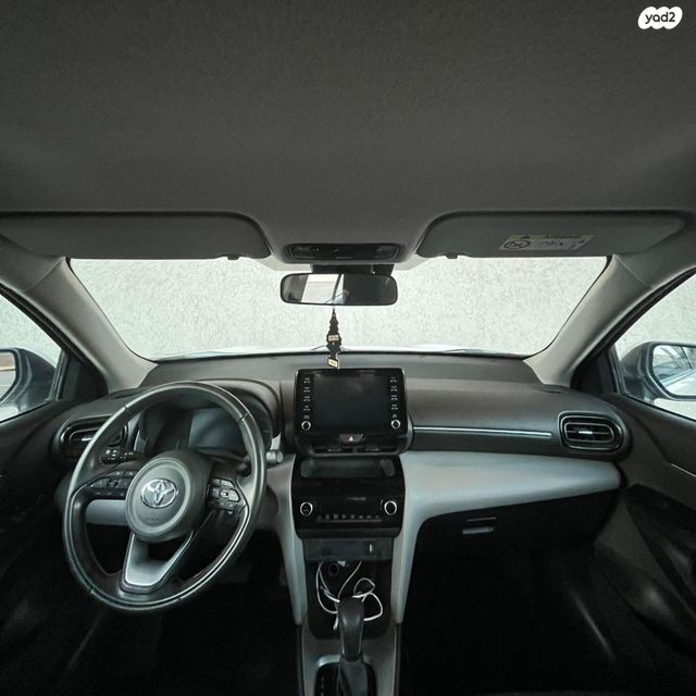 טויוטה יאריס קרוס