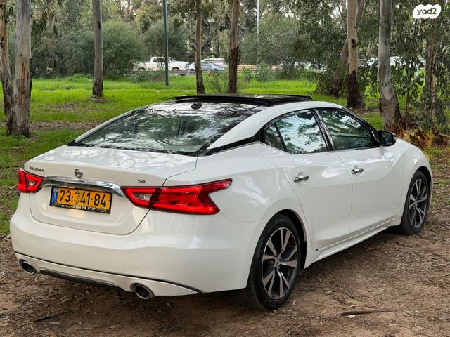 ניסאן מקסימה