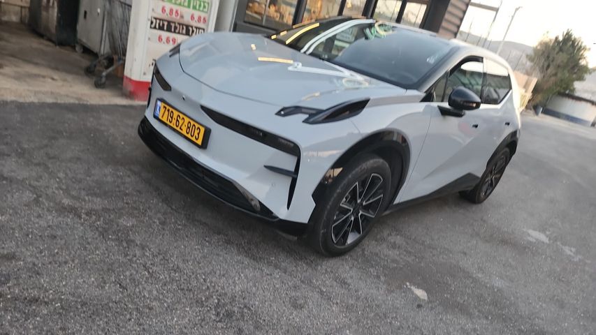 מודעת רכב זיקר X 1