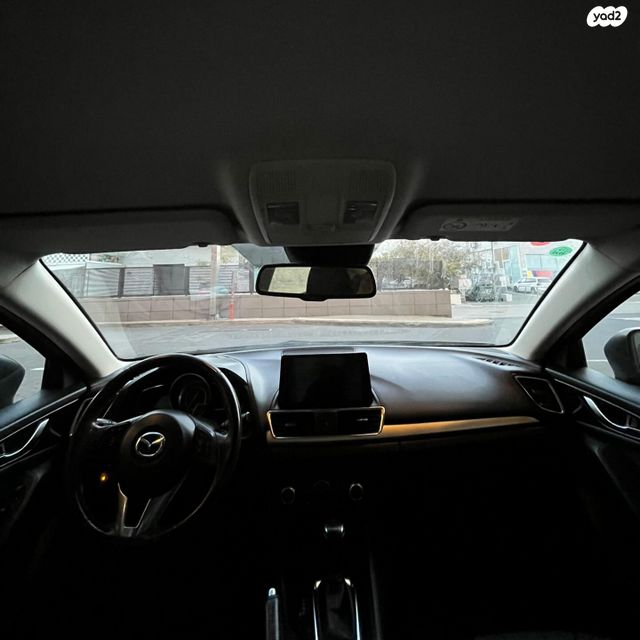מאזדה 3