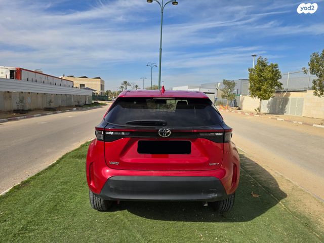 טויוטה יאריס קרוס