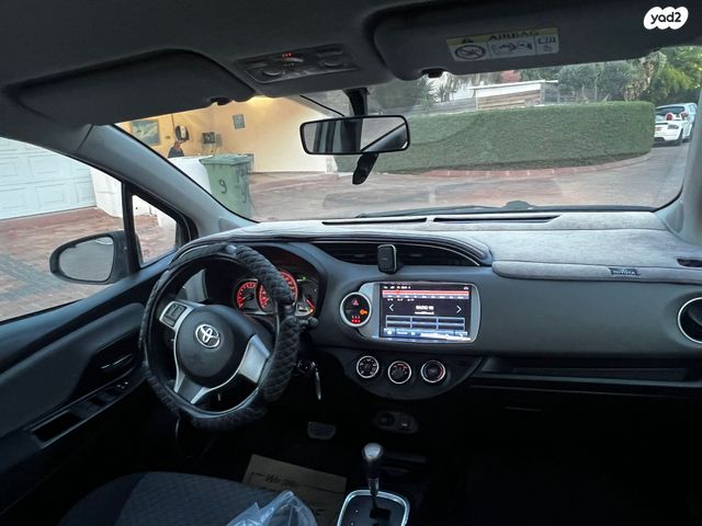 טויוטה יאריס