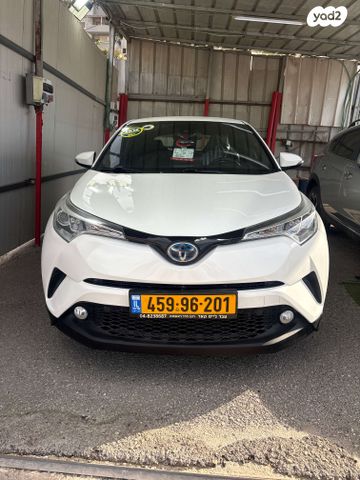מודעת רכב טויוטה C-HR