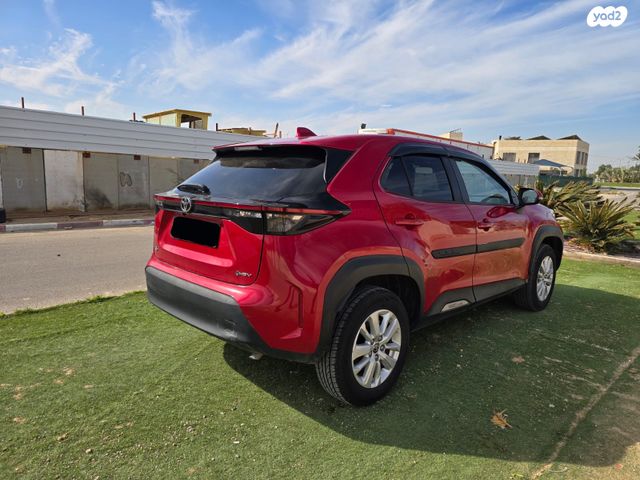 טויוטה יאריס קרוס