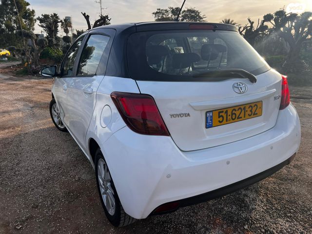 טויוטה יאריס