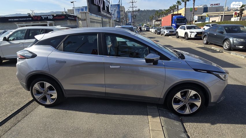 מודעת רכב ג׳ילי Geometry C