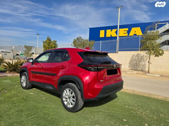 טויוטה יאריס קרוס