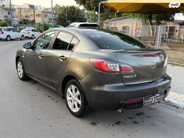 מאזדה 3
