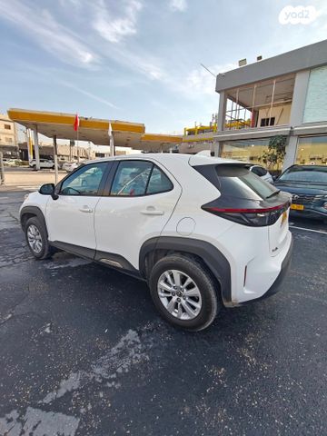 טויוטה יאריס קרוס