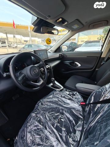 טויוטה יאריס קרוס