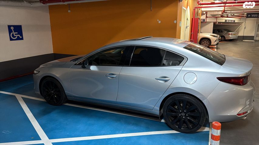 מודעת רכב מאזדה 3