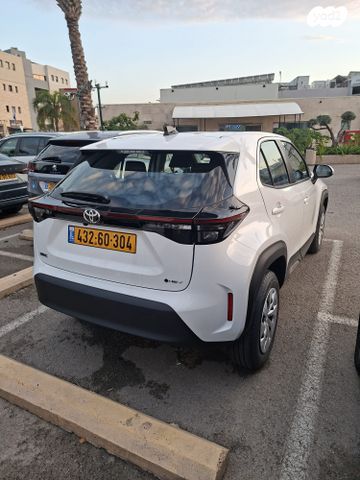 טויוטה יאריס קרוס