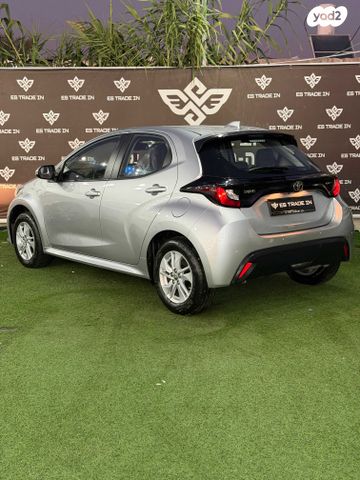 טויוטה יאריס