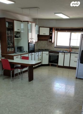 בעל שם טוב 24