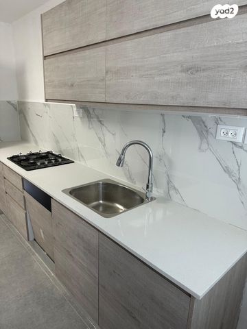 דירה, מעלה הבנים 406, שכונה ותיקה - מרכז העיר, מעלות תרשיחא