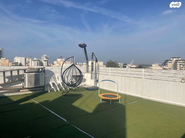 דופלקס, הגיבורים 14, ניסן, חדרה