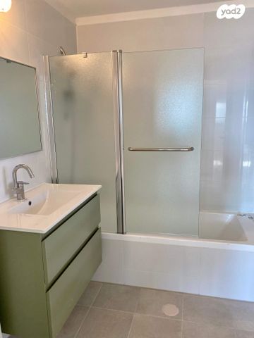 דירה, אריק אינשטיין 1, נאות אפק, אפקה, קרית ביאליק