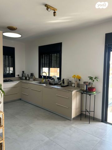 דירה, ישראל זנגוויל 33, צפון מזרח מרכז העיר, נתניה